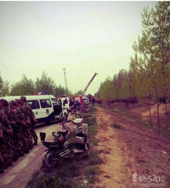 安徽萧县客车与货车相撞车祸太恐怖了···325 / 作者:鸭子哥 / 帖子ID:14050