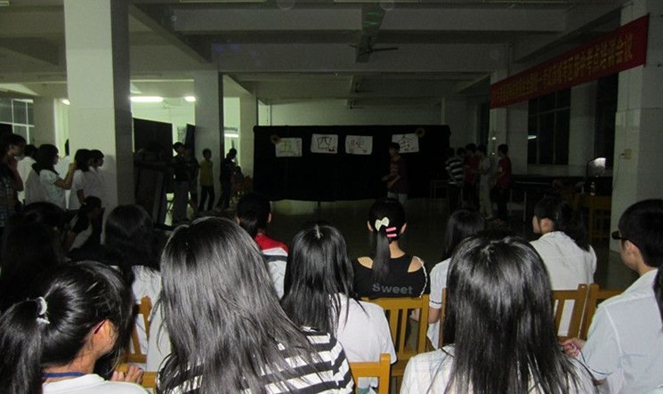 苦排练的节目被学校封禁，恭中学生不甘心自行搭建舞台表演59 / 作者:瑶族老 / 帖子ID:16003