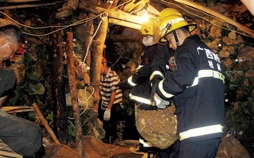 恭城非法采矿塌方续：2人获救仍有1人被困605 / 作者:黄子 / 帖子ID:16562