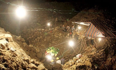 恭城非法采矿塌方续：2人获救仍有1人被困198 / 作者:黄子 / 帖子ID:16562