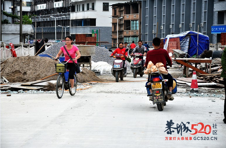 建设中燕岩大桥 【组图】155 / 作者:社区小编 / 帖子ID:17861