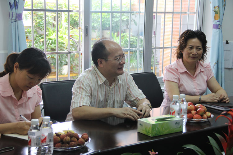 林武民县长到县机关幼儿园慰问669 / 作者:半指温柔沙 / 帖子ID:19155