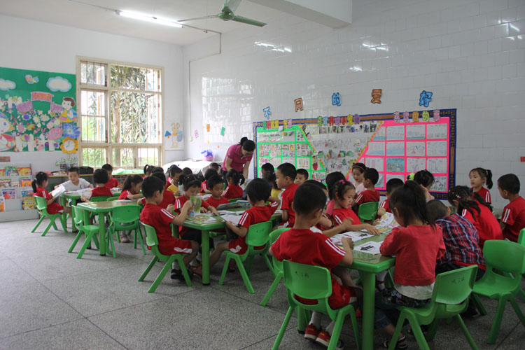 林武民县长到县机关幼儿园慰问499 / 作者:半指温柔沙 / 帖子ID:19155