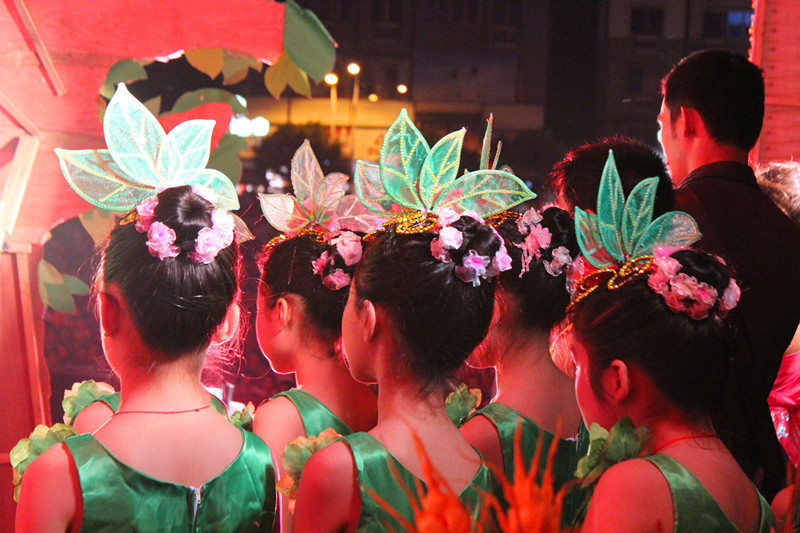 （已更新，附演出照片）县中心小学在中心广场举行庆“六一”文艺演出422 / 作者:520摄影记者 / 帖子ID:19146