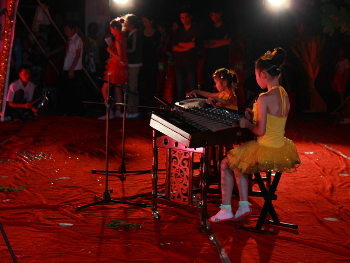 （已更新，附演出照片）县中心小学在中心广场举行庆“六一”文艺演出198 / 作者:520摄影记者 / 帖子ID:19146