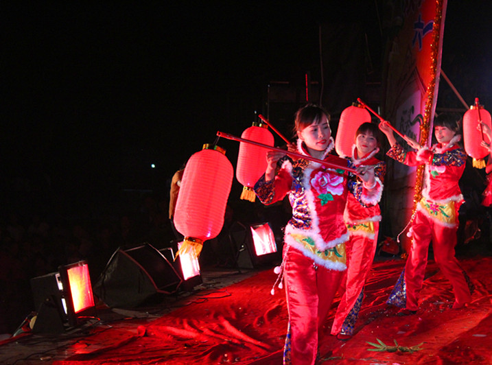 （已更新，附演出照片）县中心小学在中心广场举行庆“六一”文艺演出627 / 作者:520摄影记者 / 帖子ID:19146