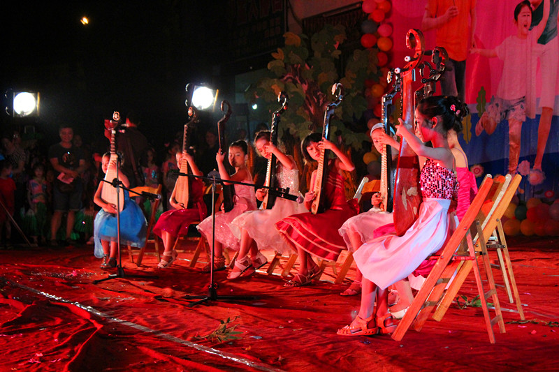 （已更新，附演出照片）县中心小学在中心广场举行庆“六一”文艺演出419 / 作者:520摄影记者 / 帖子ID:19146