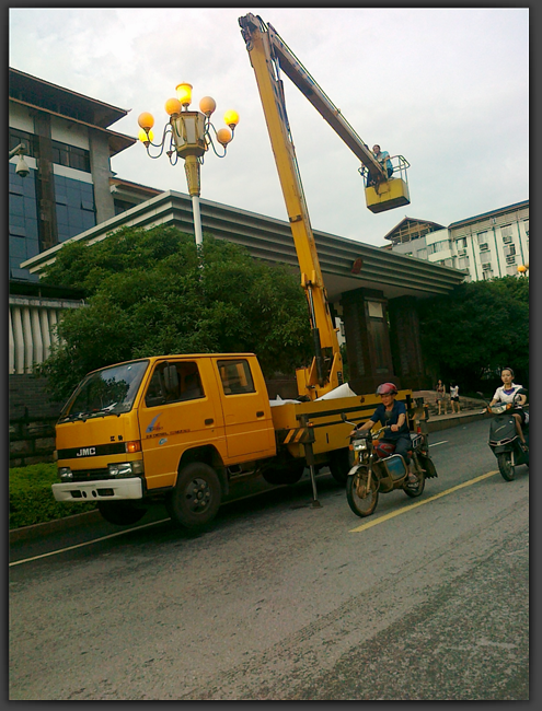 旧城改装工程开始换路灯了啵0 / 作者:小勇 / 帖子ID:19582