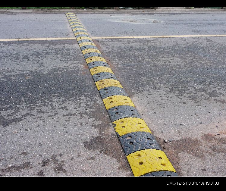 我县燕岩大桥两头这减速带安得好！56 / 作者:平安大叔 / 帖子ID:20711