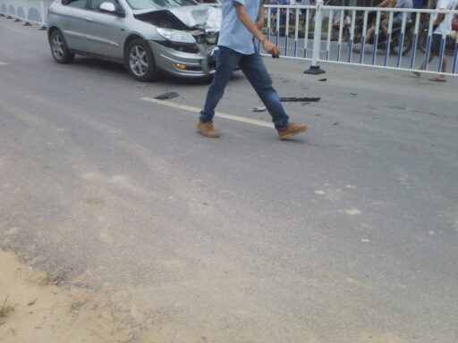 昨天千均售楼部那的车祸469 / 作者:开心果果 / 帖子ID:20719