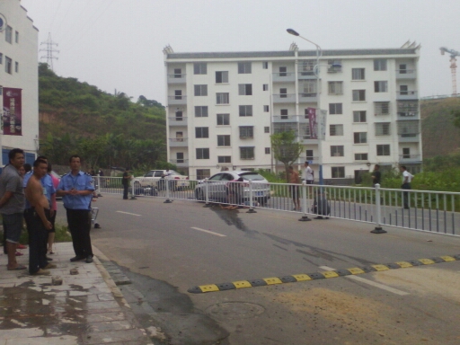 昨天千均售楼部那的车祸44 / 作者:开心果果 / 帖子ID:20719