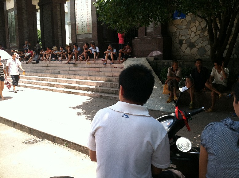 恭城又暴乱了？现场照片情况更新！！817 / 作者:徘徊女 / 帖子ID:21584