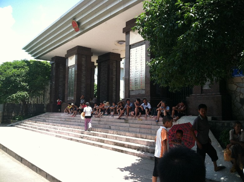 恭城又暴乱了？现场照片情况更新！！77 / 作者:徘徊女 / 帖子ID:21584