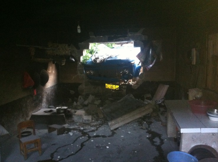 7月11日 傍晚 栗木大石桥车祸。200 / 作者:变态的反应 / 帖子ID:21884