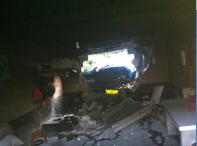 7月11日 傍晚 栗木大石桥车祸。506 / 作者:变态的反应 / 帖子ID:21884