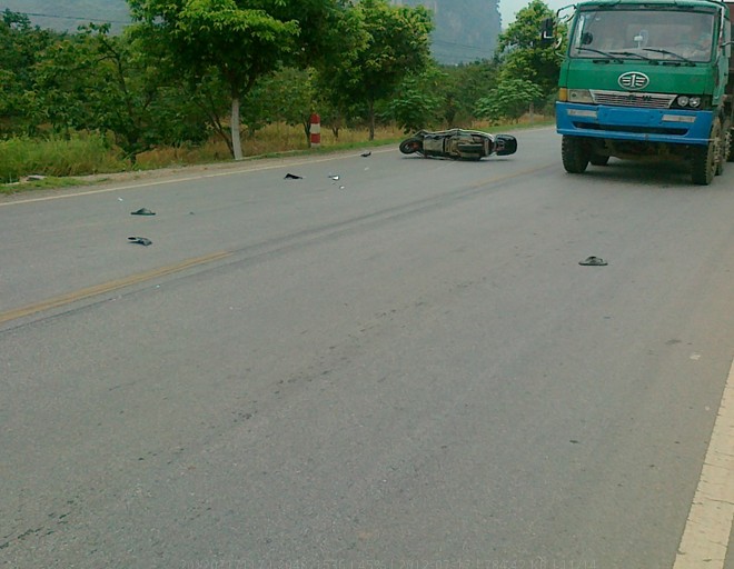 上班路上亲眼目睹两次车祸（触目惊心）有图819 / 作者:小勇 / 帖子ID:22165