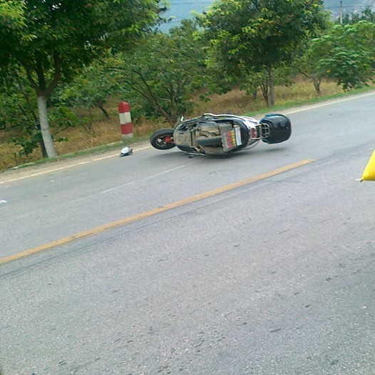 上班路上亲眼目睹两次车祸（触目惊心）有图751 / 作者:小勇 / 帖子ID:22165