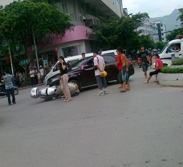 今天遇见的第三次车祸795 / 作者:小勇 / 帖子ID:22175