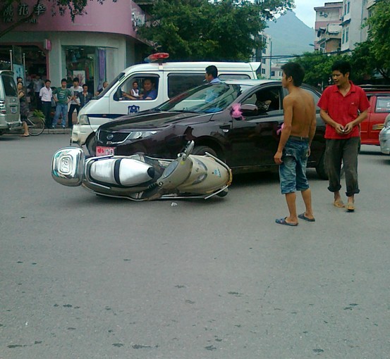 今天遇见的第三次车祸504 / 作者:小勇 / 帖子ID:22175