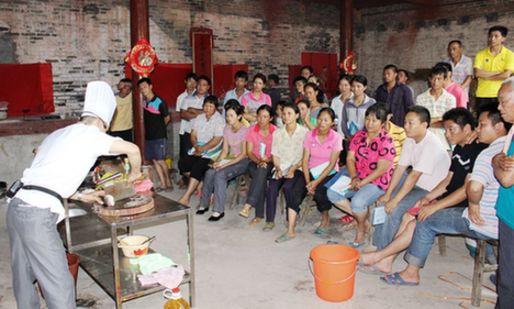 恭城：劳动力就业转移培训一人学一技186 / 作者:茶城路人 / 帖子ID:23618