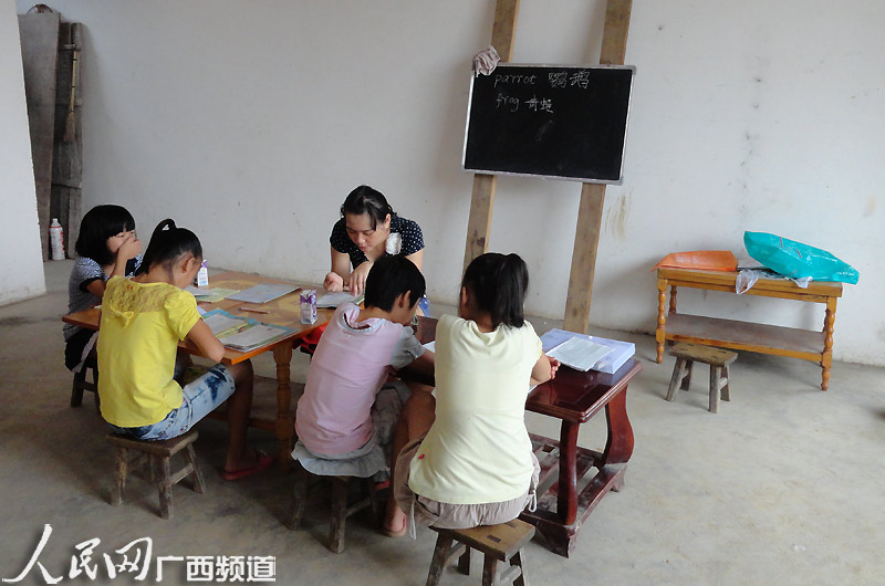 恭城百余大学生回乡开展暑期支教活动865 / 作者:黄子 / 帖子ID:23875