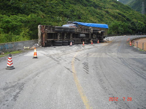 省道201线恭城县栗木镇丁岗坳附近发生一起一死两伤的重大交通事故341 / 作者:快乐鸟 / 帖子ID:24243