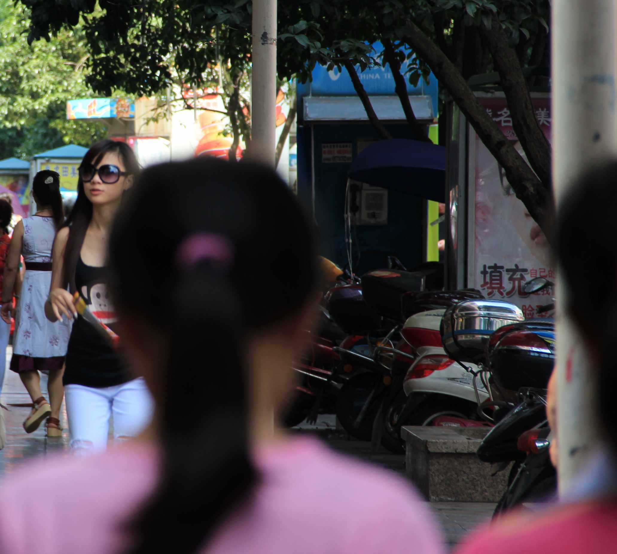 街拍桂林美女，其中有一个很不错哦。245 / 作者:晓安 / 帖子ID:35741