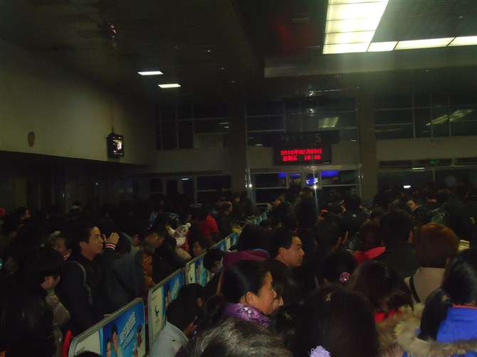 火车站啊。人太多了，伤不起啊。963 / 作者:∑⌒不过_如此 / 帖子ID:35759