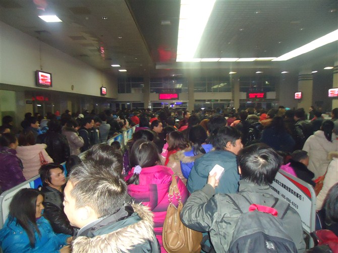 火车站啊。人太多了，伤不起啊。764 / 作者:∑⌒不过_如此 / 帖子ID:35759