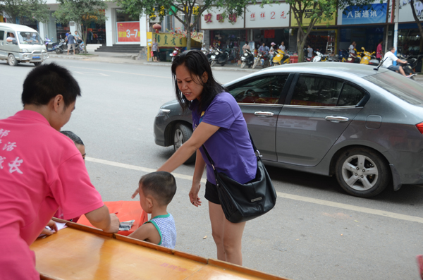 恭城：让生命在我们手中延续--情系重症女孩王诺希募捐活动【组图】946 / 作者:社区小编 / 帖子ID:38123