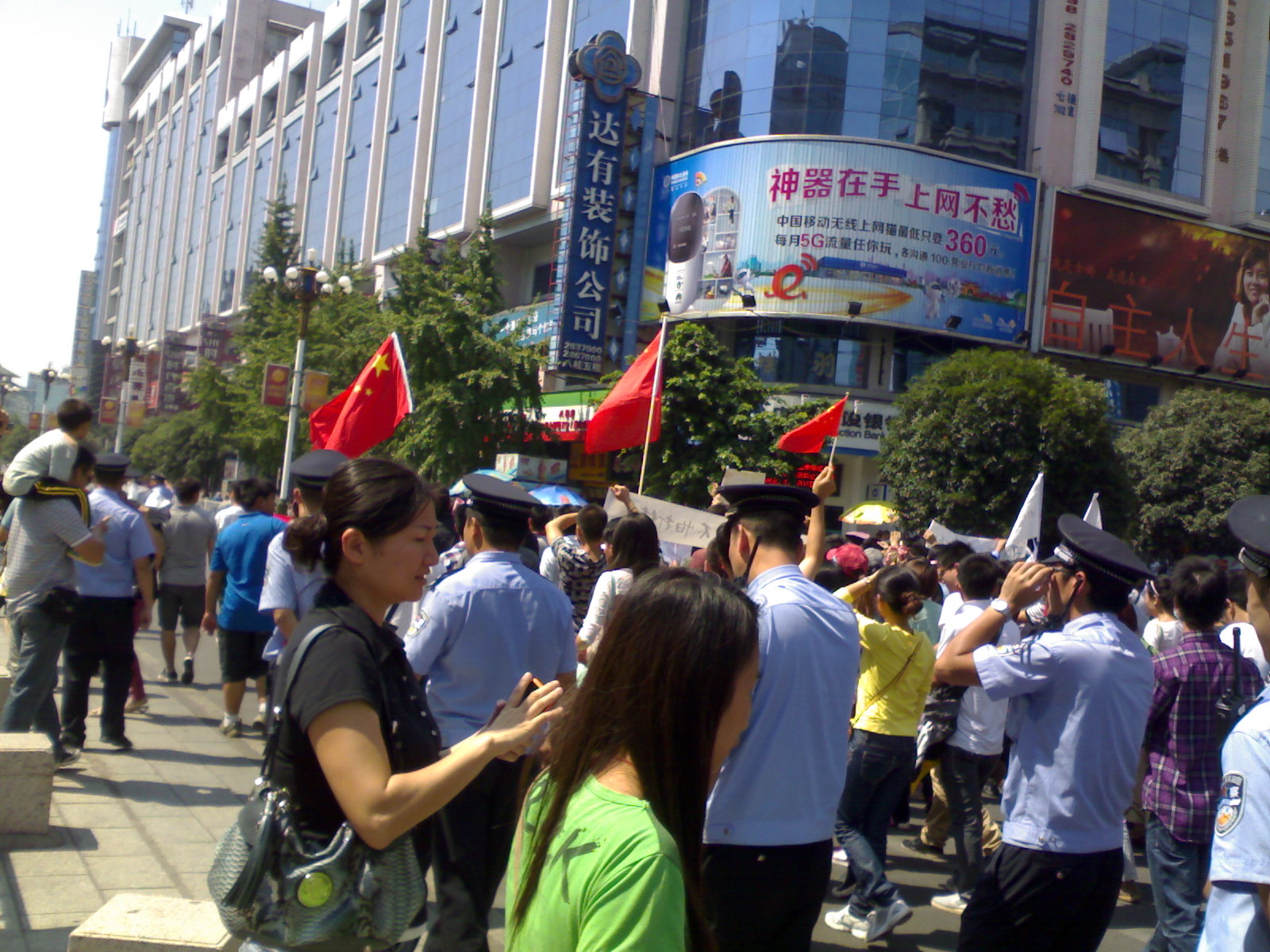 桂林人民愤怒了，中山中路抗日大游行740 / 作者:与孤独共舞 / 帖子ID:54567