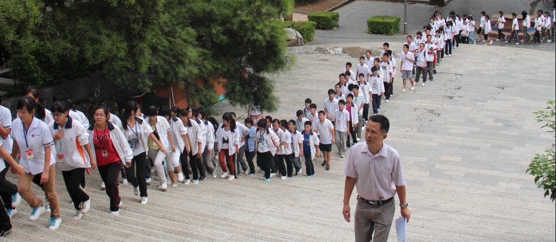 恭城中学爱国主义教育活动【组图】334 / 作者:黄子 / 帖子ID:55001