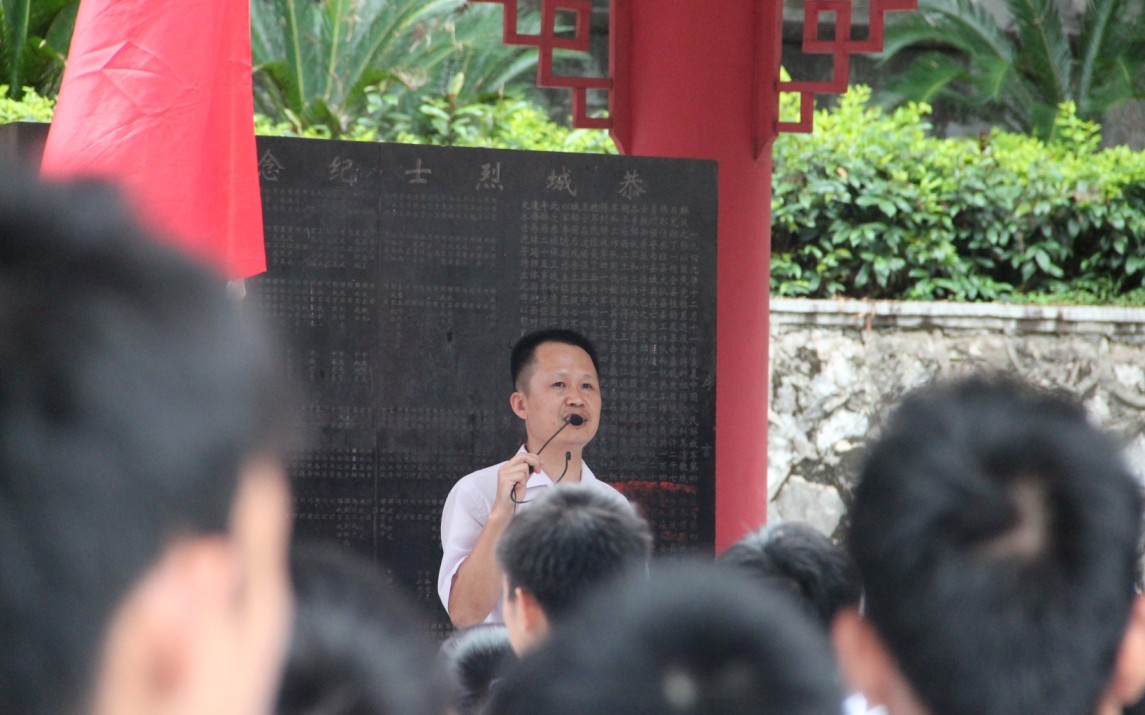 恭城中学爱国主义教育活动【组图】728 / 作者:黄子 / 帖子ID:55001