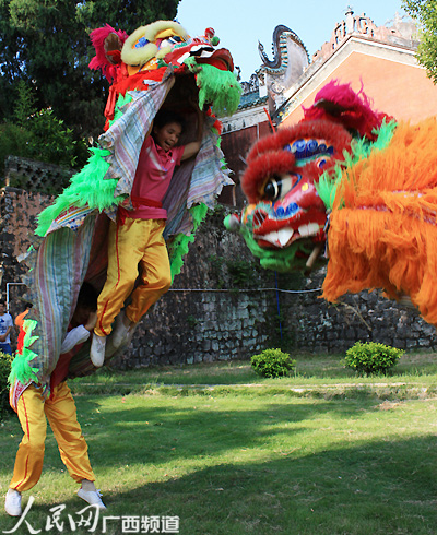 计生女子舞狮队 舞动精彩人生807 / 作者:茶城路人 / 帖子ID:55196