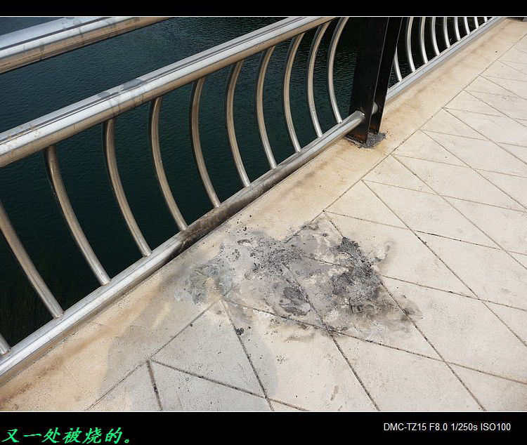 恭城交通部门要管下疯子在大桥栏杆边烧火的事了。375 / 作者:平安大叔 / 帖子ID:55905