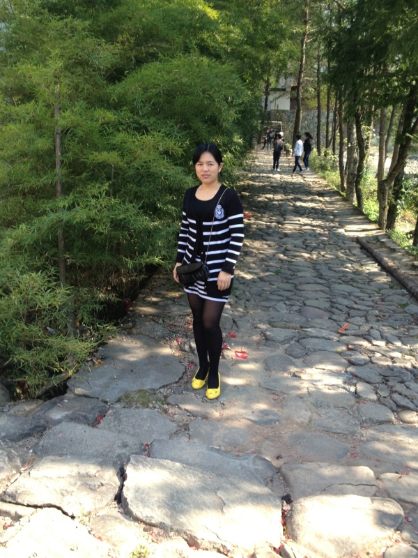 亲们：我来~(≧▽≦)/~啦啦啦 ！鲜花  威望  金钱使劲砸吧990 / 作者:小雨点 / 帖子ID:55954
