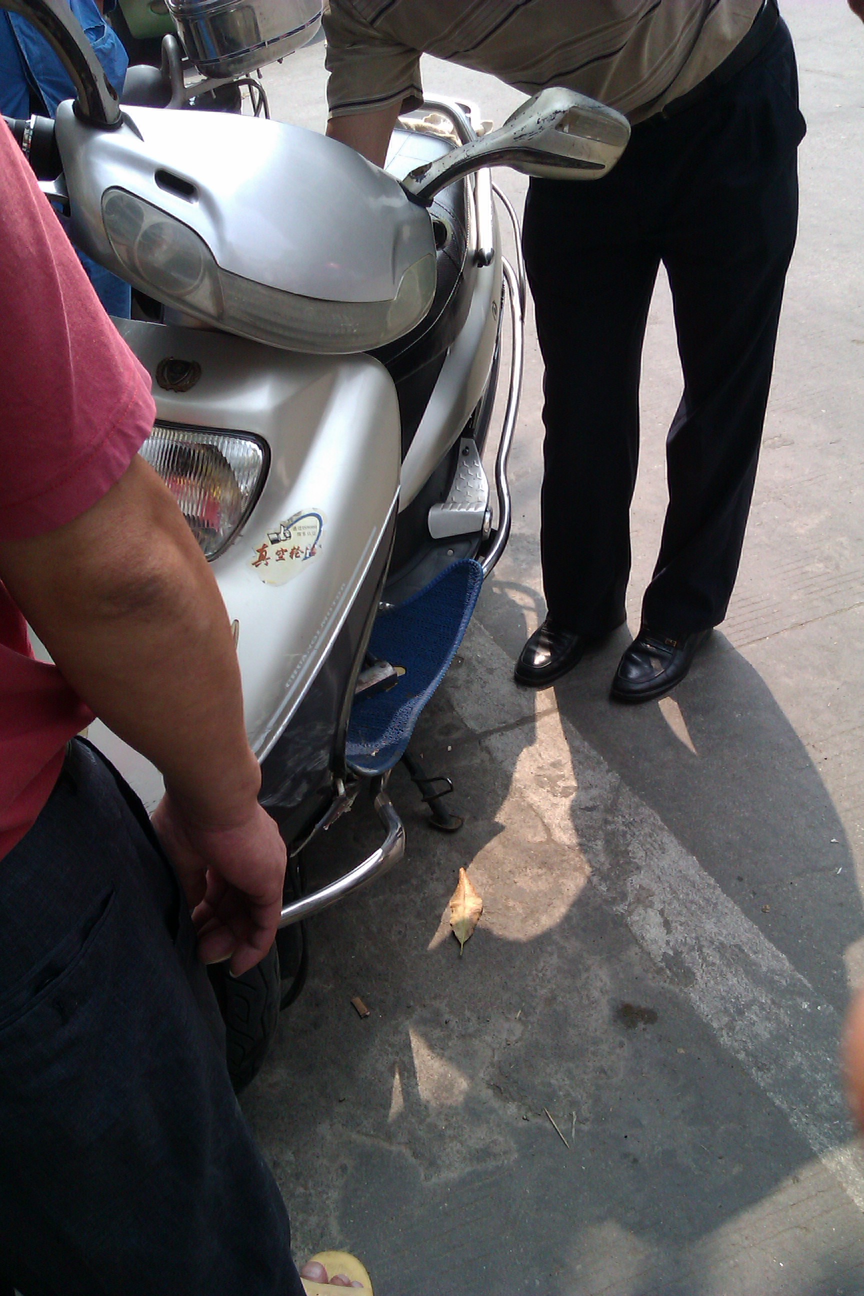 出了点小车祸350 / 作者:茫然 / 帖子ID:56663