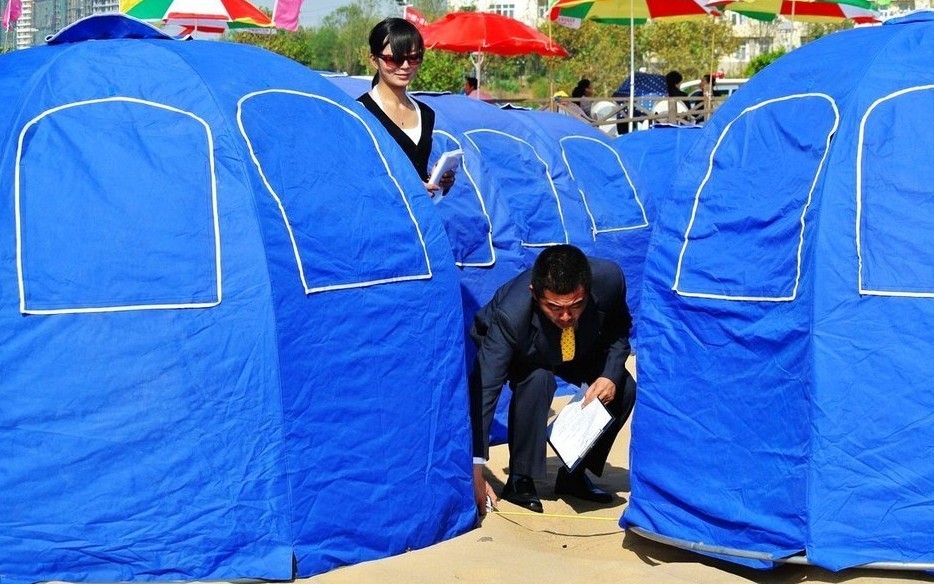 组图：山东青岛千顶帐篷拼出世界最大龙形拼图334 / 作者:小雨点 / 帖子ID:56763