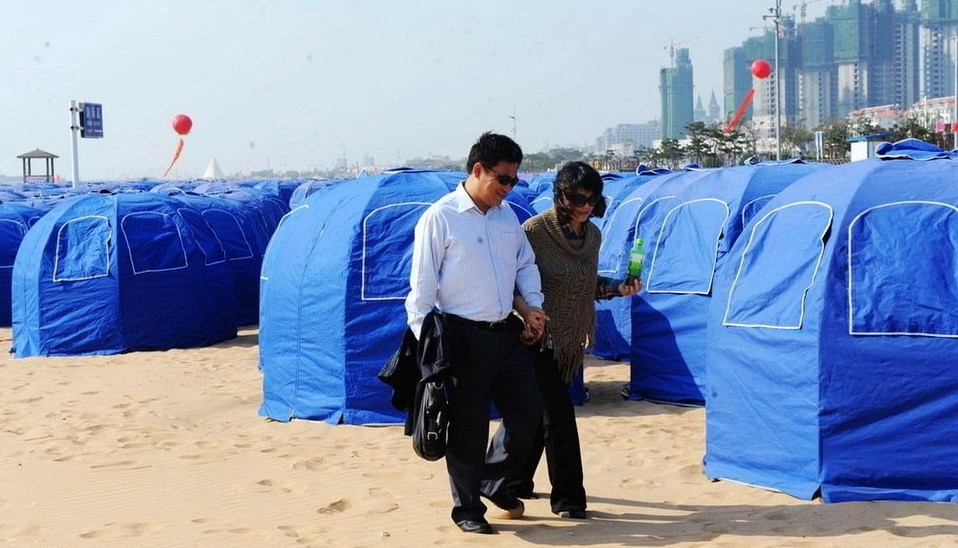 组图：山东青岛千顶帐篷拼出世界最大龙形拼图89 / 作者:小雨点 / 帖子ID:56763