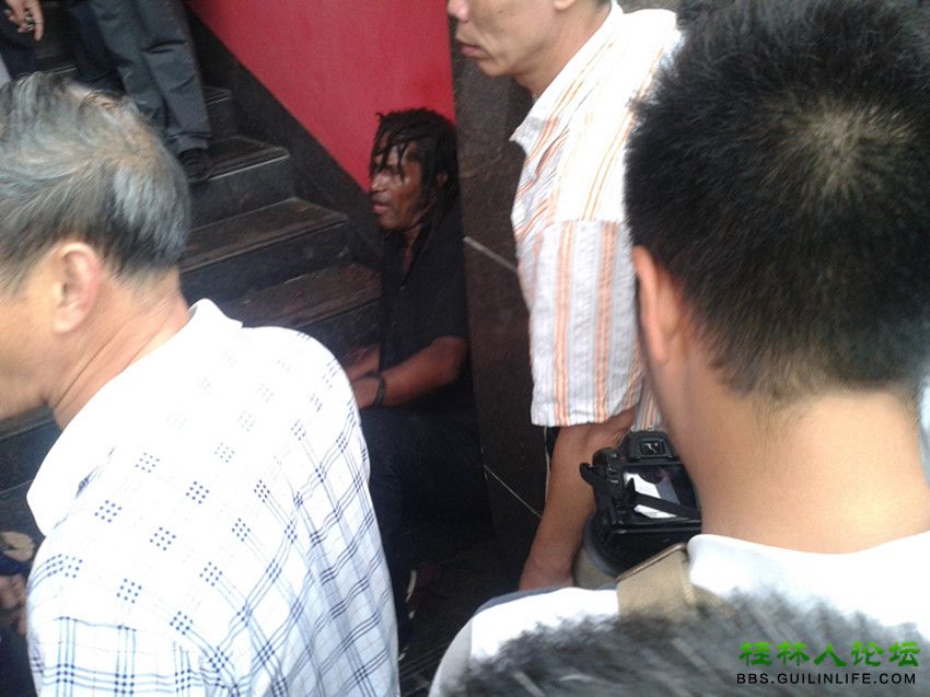 猛料！外国黑鬼桂林街头当街打人，终引民愤！！587 / 作者:bps55555 / 帖子ID:56883