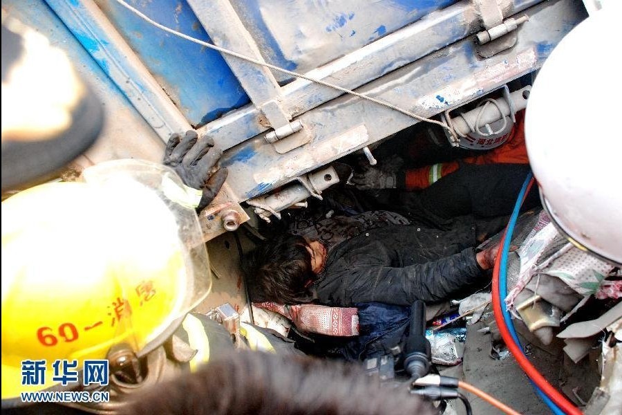 唐津高速约30辆车连环相撞 多车起火178 / 作者:笑看$颩囩 / 帖子ID:57073