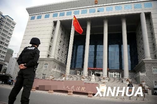 天方夜谭：湖南一嫌犯戴手铐在法庭逃脱。514 / 作者:平安大叔 / 帖子ID:57501