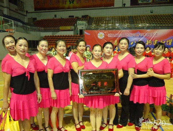 恭城广场舞 老妈子她们比赛的视频477 / 作者:恭城人 / 帖子ID:57887