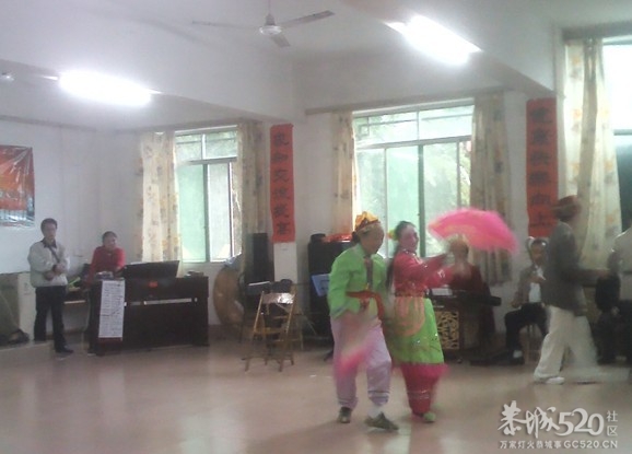 庆祝党的十八胜利召开，恭城老年大学举行文艺演出331 / 作者:大叔快乐 / 帖子ID:57892