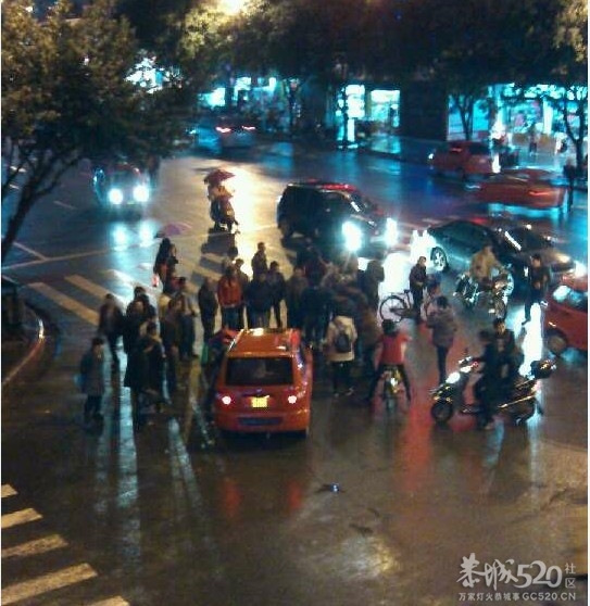 十字街摩的撞摩托车，一人送医284 / 作者:钱是今生 / 帖子ID:57914