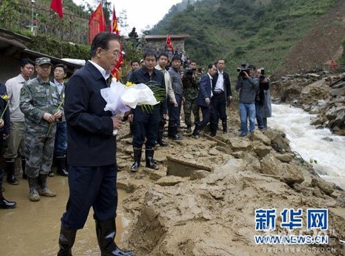 云南农妇跪访总理被拘 警方称其拦车影响恶劣846 / 作者:恭城人 / 帖子ID:58310