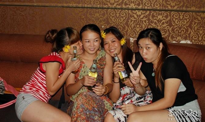 好久不来了，四姐妹出来耍下。637 / 作者:容容 / 帖子ID:58574