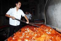 太恶心了！真实的“辣条”制造过程，你还想吃么129 / 作者:瑶乡看兰 / 帖子ID:60485