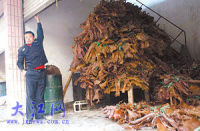 太恶心了！真实的“辣条”制造过程，你还想吃么369 / 作者:瑶乡看兰 / 帖子ID:60485