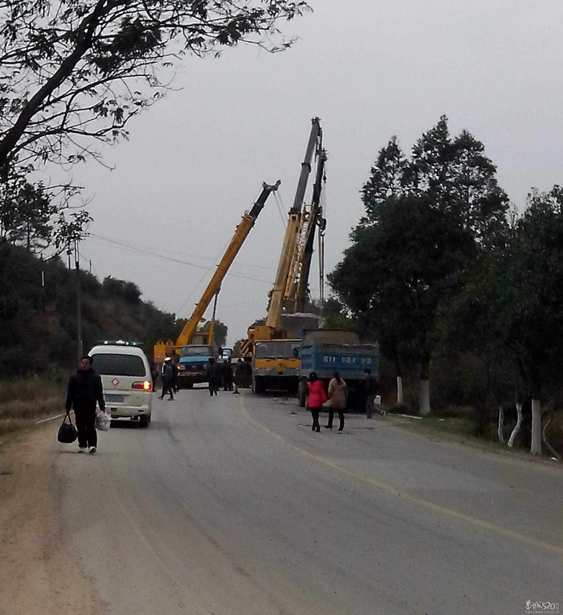 恭城至虎尾路段交通事故541 / 作者:火星娃崽 / 帖子ID:60913
